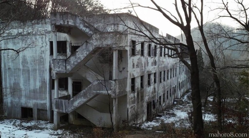 โรงพยาบาลจิตเวช Gonjiam ผีสิง เป็นหนึ่งใน 3 สถานที่ผีสิงที่สุดในเกาหลีใต้ ในความเป็นจริงมันเป็นอาคารที่น่ากลัวที่สุด