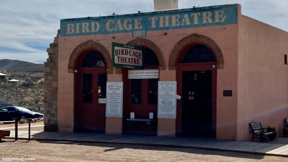 โรงละครผีสิง Bird Cage