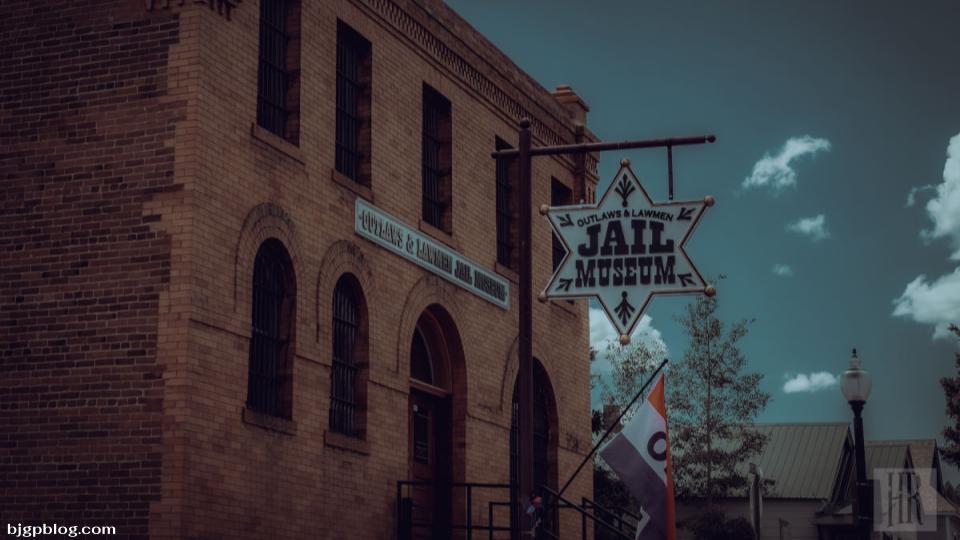 พิพิธภัณฑ์เรือนจำ Outlaws and Lawmen Jail เต็มไปด้วยเรื่องราวเกี่ยวกับอาถรรพณ์และเป็นสถานที่ที่มีผีสิงมากที่สุดแห่งหนึ่งใน CO 